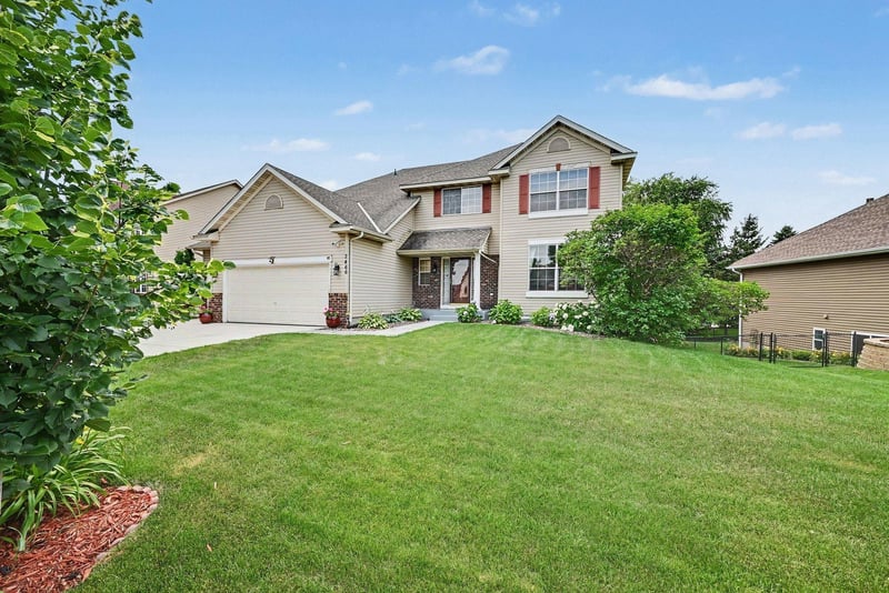 2466 Lone Eagle Trl, Woodbury, MN 55129