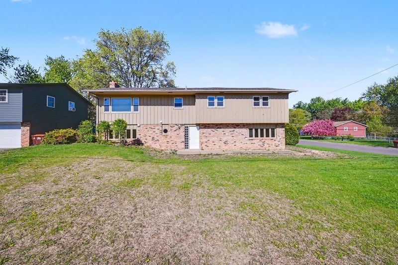 2000 Westview Dr, Hastings, MN 55033