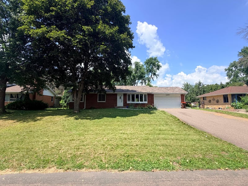 2597 Southlawn Dr, Maplewood, MN 55109