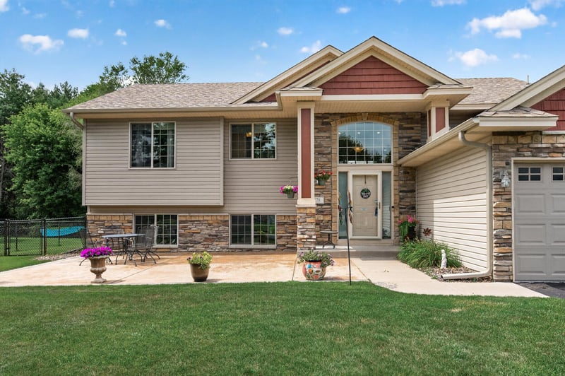 878 Kelly St, Lino Lakes, MN 55014