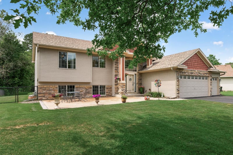 878 Kelly St, Lino Lakes, MN 55014