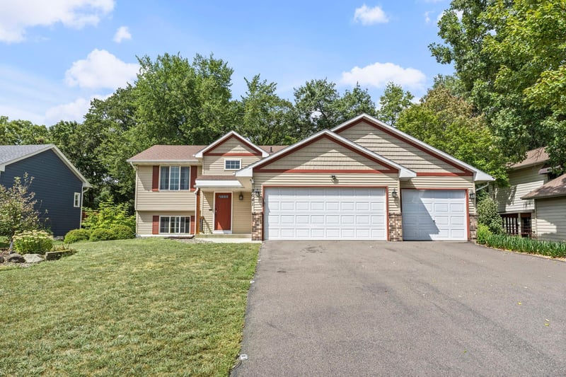 2641 Oak Ridge Dr, Monticello, MN 55362