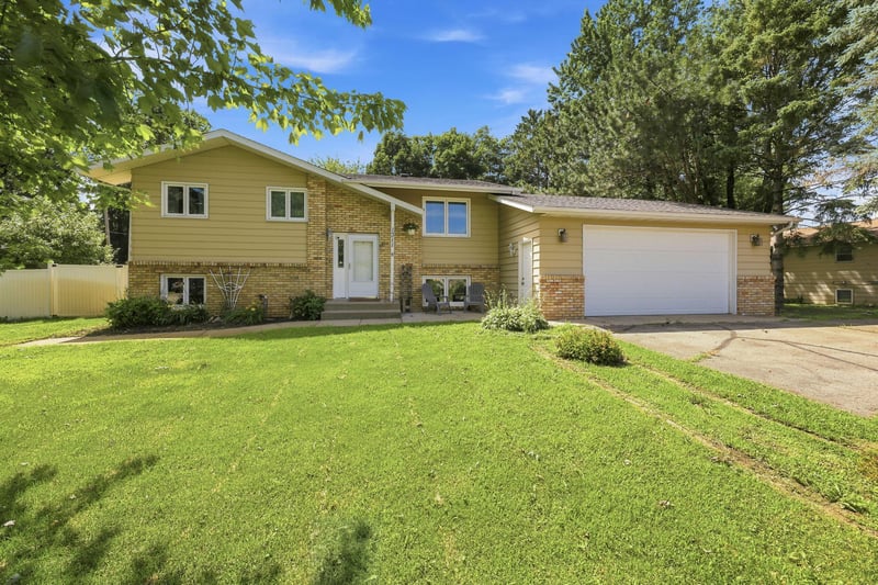 1311 2nd Ave S, Waite Park, MN 56387