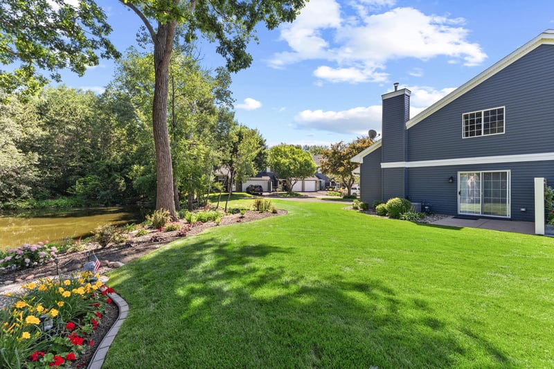 1755 Donegal Dr #4, Woodbury, MN 55125