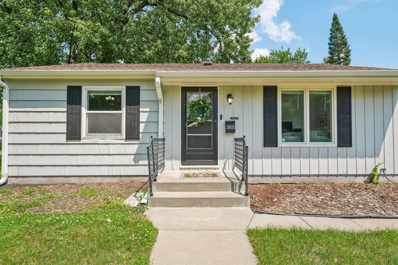 10035 3rd Ave S, Bloomington, MN 55420