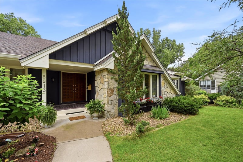 8913 S Minnehaha Cir, Saint Louis Park, MN 55426