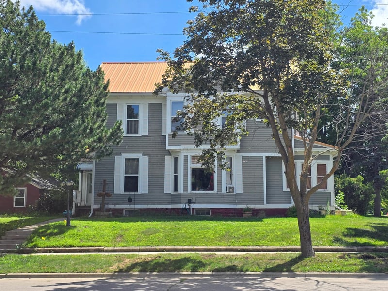 103 4th St SE, Pipestone, MN 56164