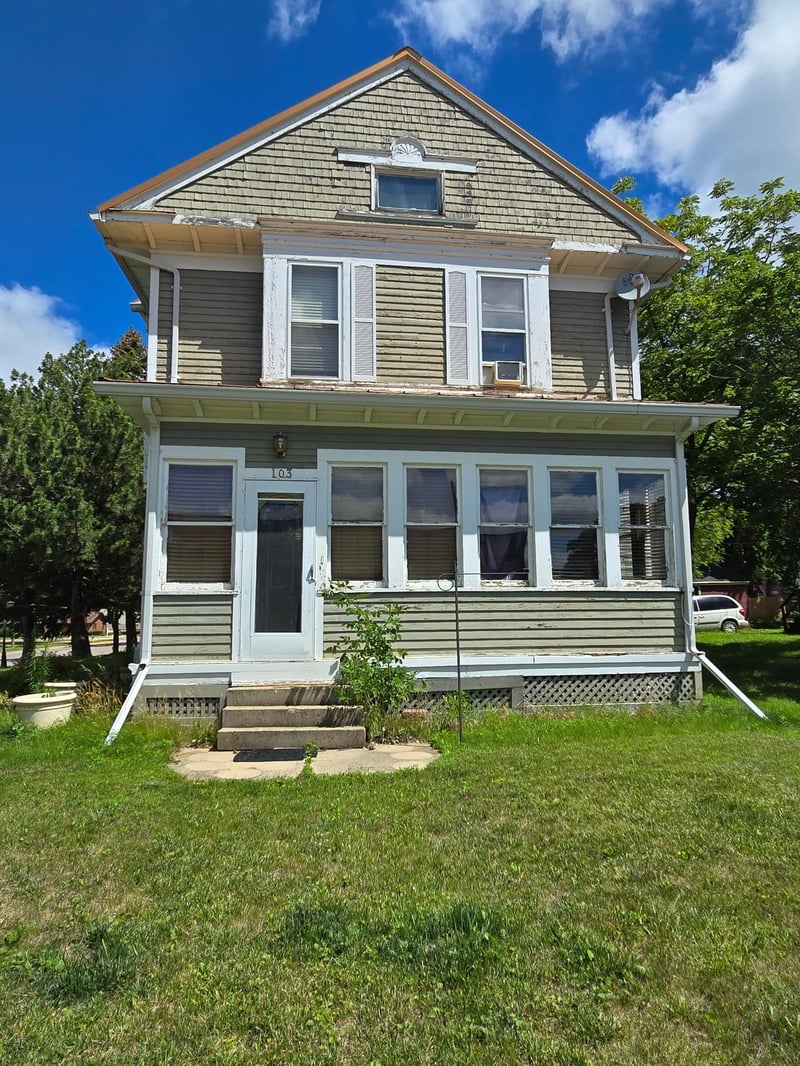 103 4th St SE, Pipestone, MN 56164