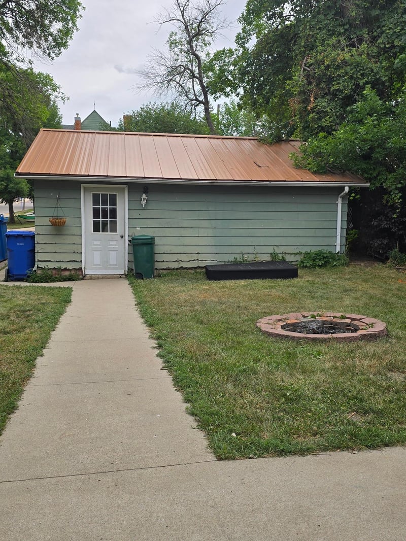 103 4th St SE, Pipestone, MN 56164