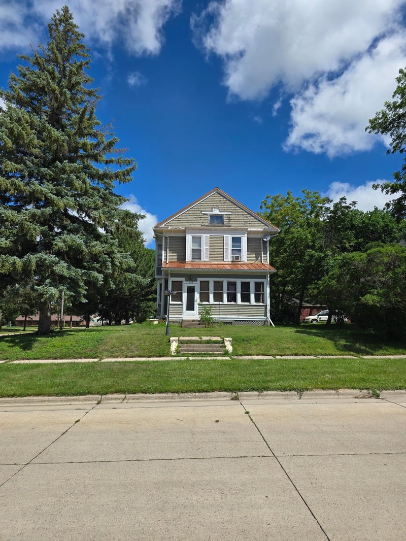 103 4th St SE, Pipestone, MN 56164