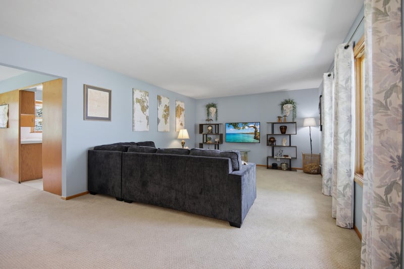 1034 Cardinal Dr, Owatonna, MN 55060