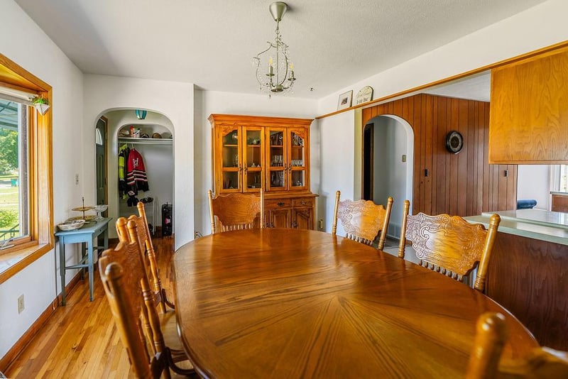 422 S Ellsworth St, Houston, MN 55943