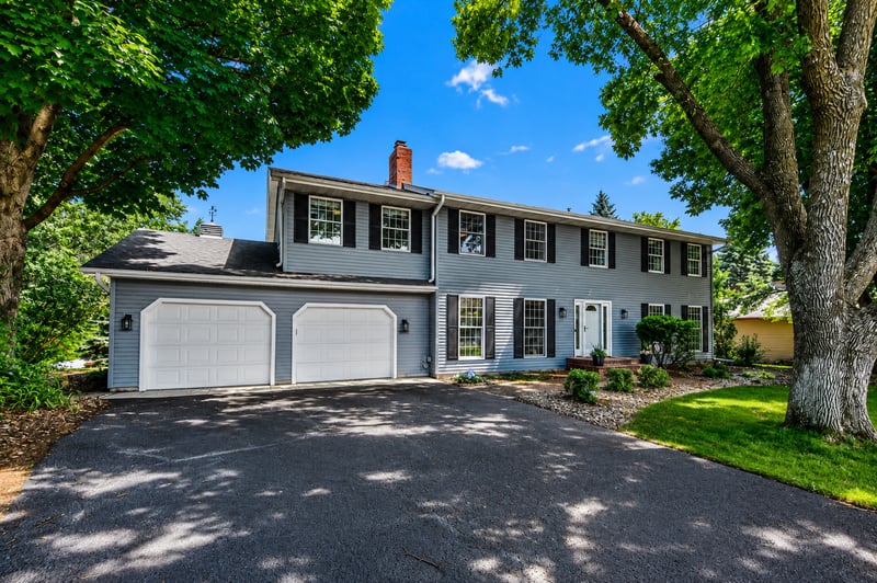 2440 Sunrise Dr, Little Canada, MN 55117
