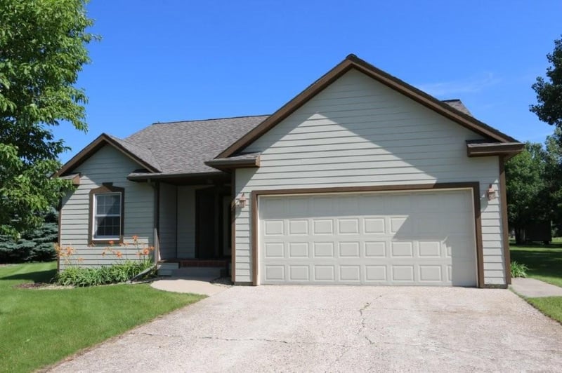 621 6th St NE, Perham, MN 56573