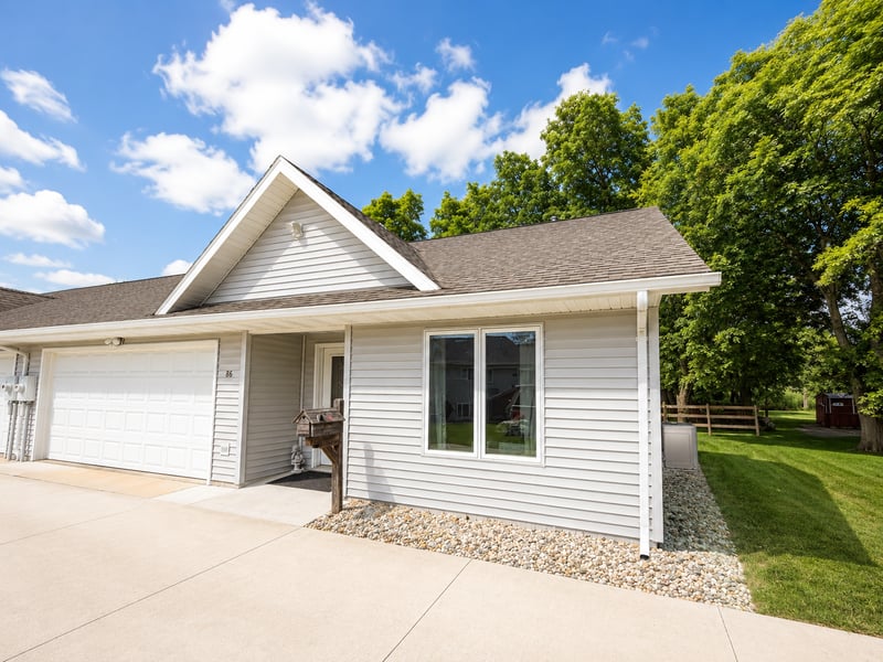 86 Knopp Valley Dr, Winona, MN 55987
