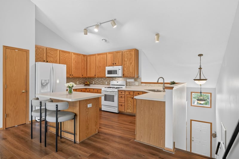 8002 Stratford Cir S, Shakopee, MN 55379