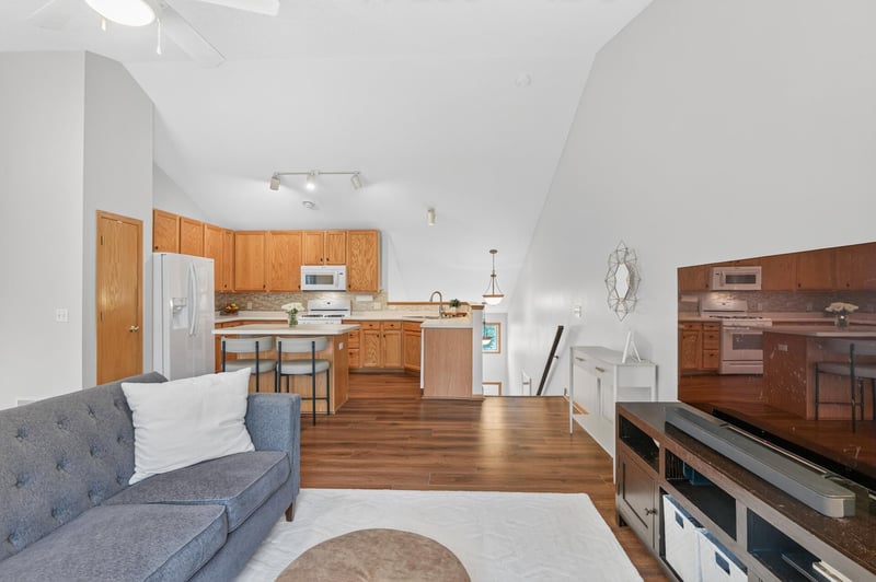 8002 Stratford Cir S, Shakopee, MN 55379