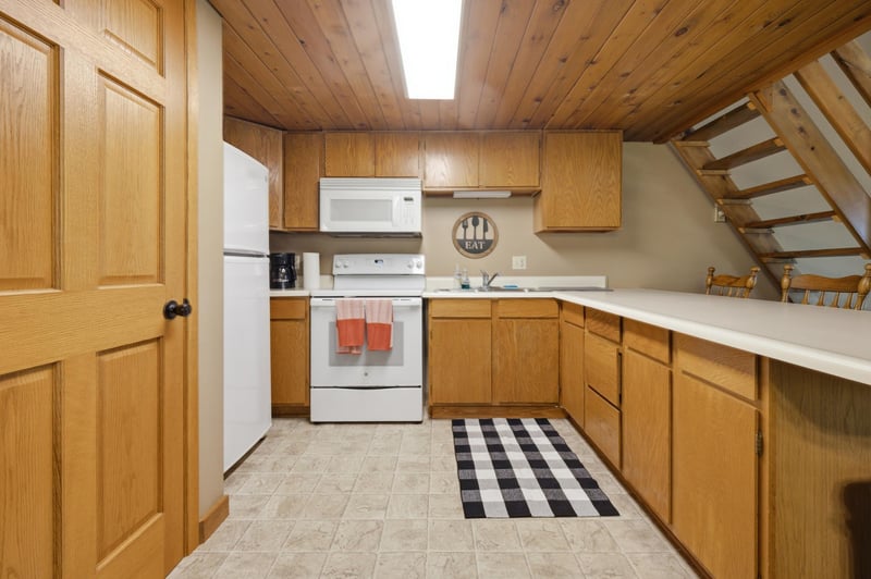 30325 N Pinewood Dr, Breezy Point, MN 56472