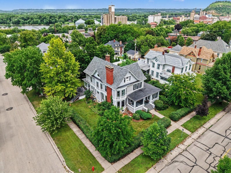 1024 W 4th St, Red Wing, MN 55066