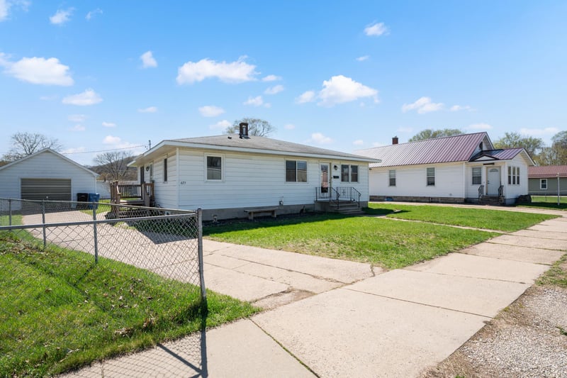 625 E Mark St, Winona, MN 55987