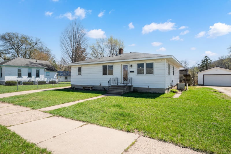 625 E Mark St, Winona, MN 55987