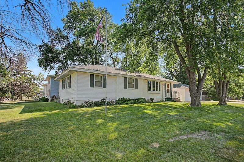 160 109th Ave NE, Blaine, MN 55434
