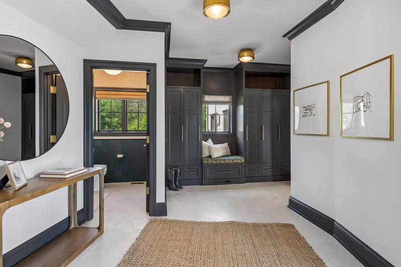 170 Spur Cir, Wayzata, MN 55391