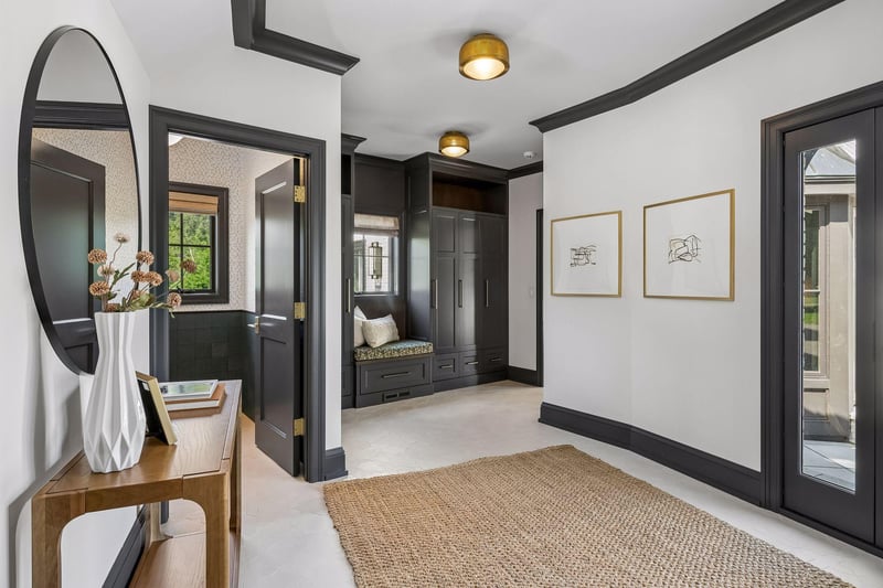 170 Spur Cir, Wayzata, MN 55391