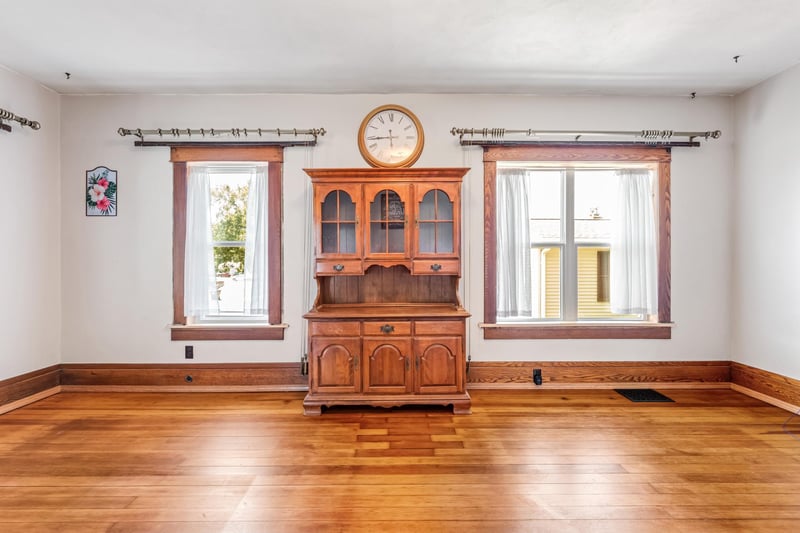 121 E Lincoln St, Caledonia, MN 55921