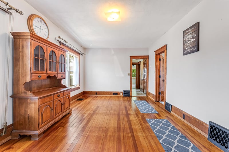 121 E Lincoln St, Caledonia, MN 55921