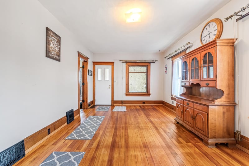 121 E Lincoln St, Caledonia, MN 55921