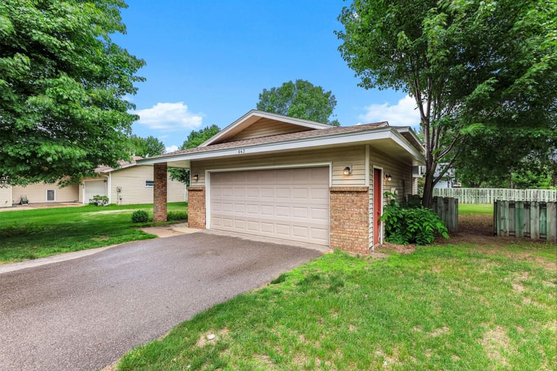 643 121st Ln NW, Coon Rapids, MN 55448