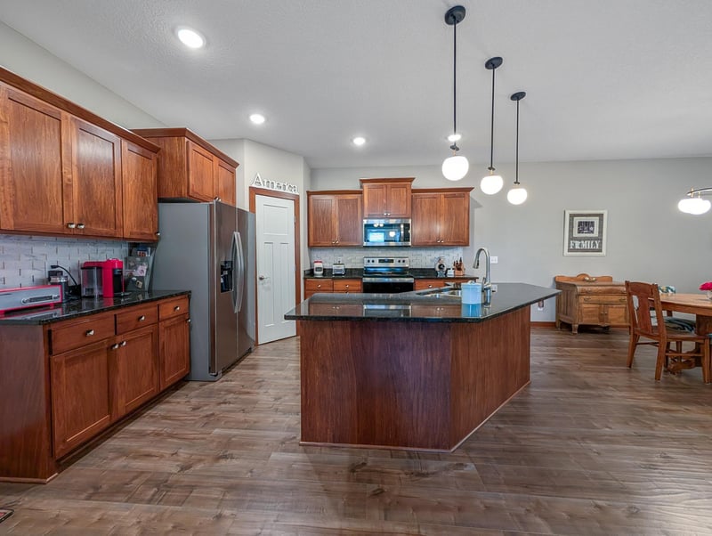 6230 Boulder Ridge Dr, Rockford, MN 55373