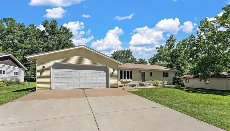 781 Cj Moe Blvd, Dassel, MN 55325