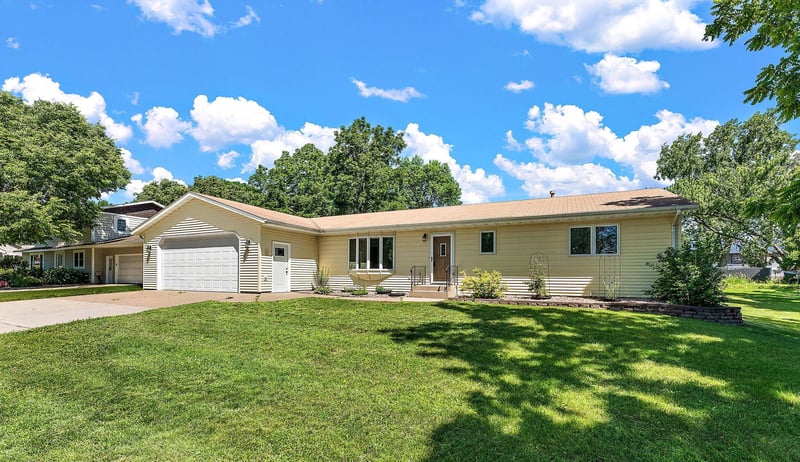 781 Cj Moe Blvd, Dassel, MN 55325