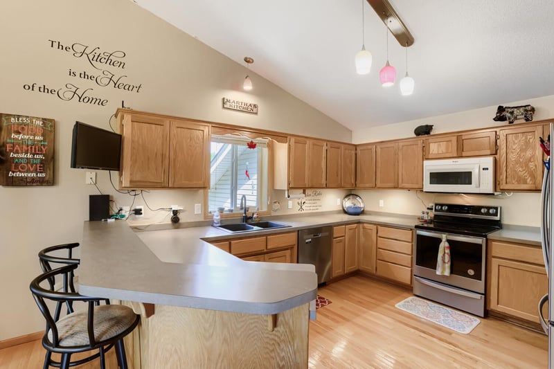 7944 Highland Dr, Lino Lakes, MN 55014