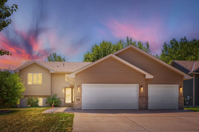 7944 Highland Dr, Lino Lakes, MN 55014