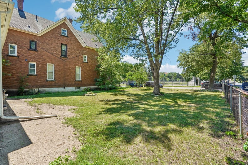 550 Saint Clair Ave, Saint Paul, MN 55102