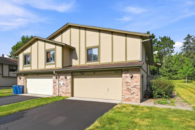 4233 Thornhill Ln, Vadnais Heights, MN 55127