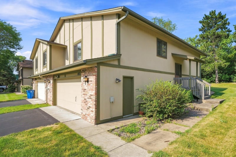 4233 Thornhill Ln, Vadnais Heights, MN 55127
