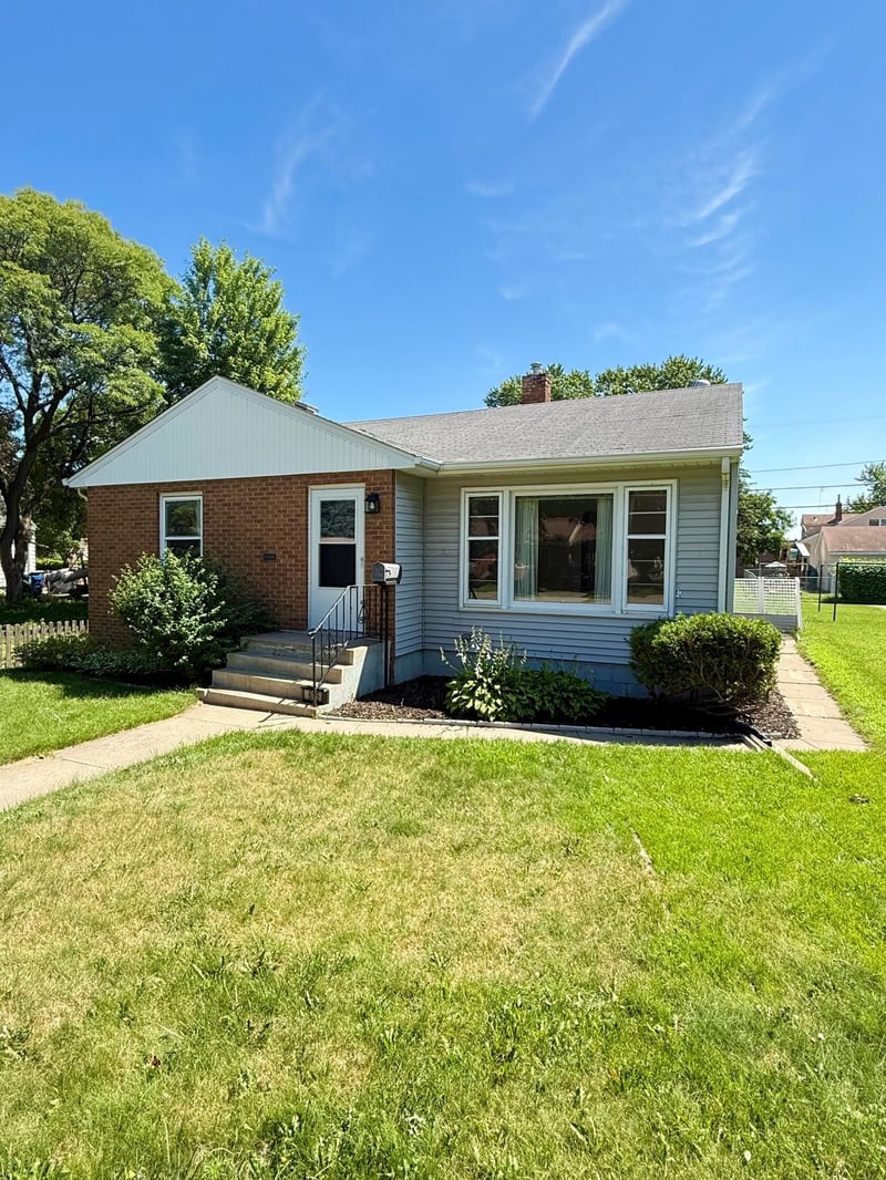 615 2nd Ave NW, New Brighton, MN 55112