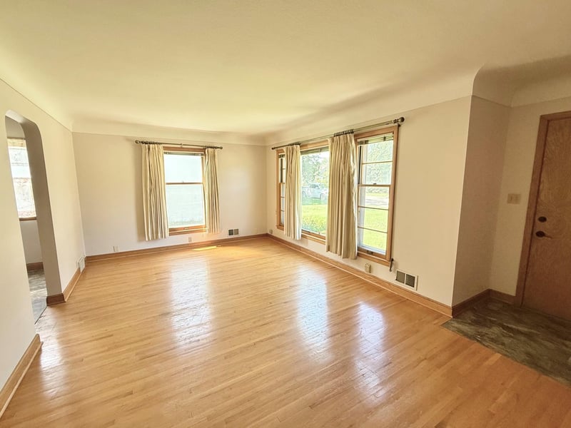 615 2nd Ave NW, New Brighton, MN 55112