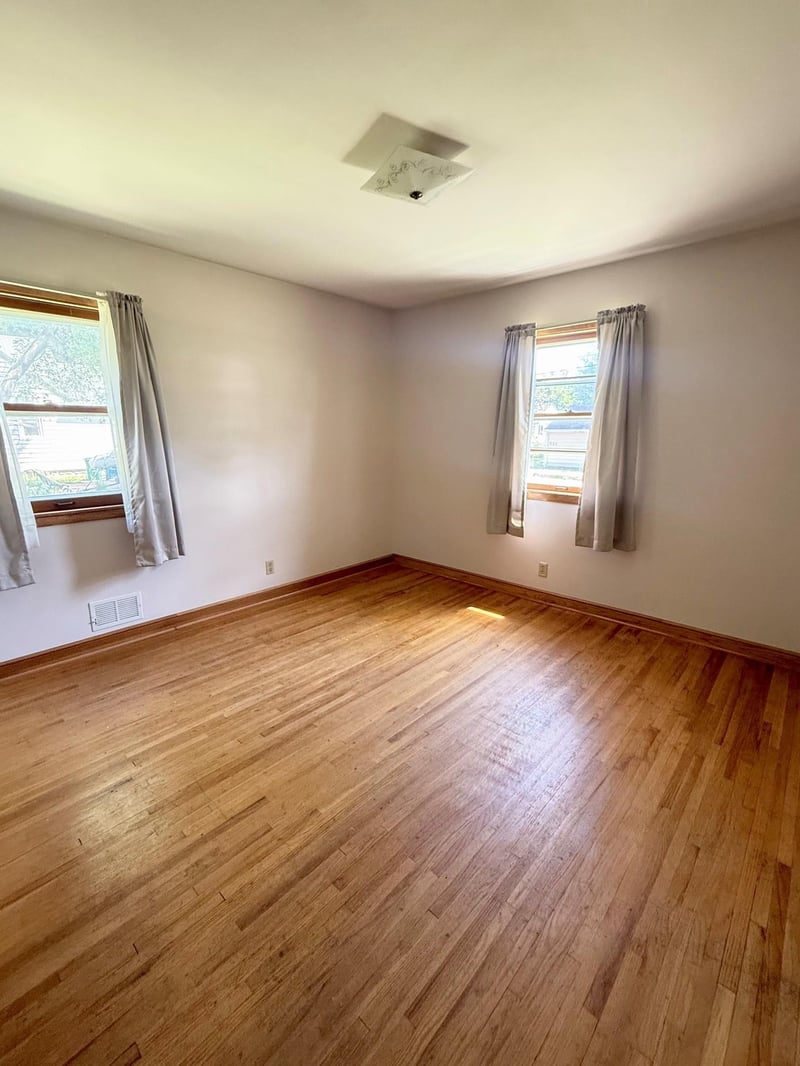 615 2nd Ave NW, New Brighton, MN 55112