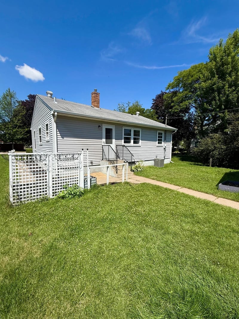 615 2nd Ave NW, New Brighton, MN 55112