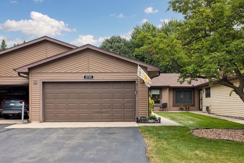 8730 134th St W, Apple Valley, MN 55124