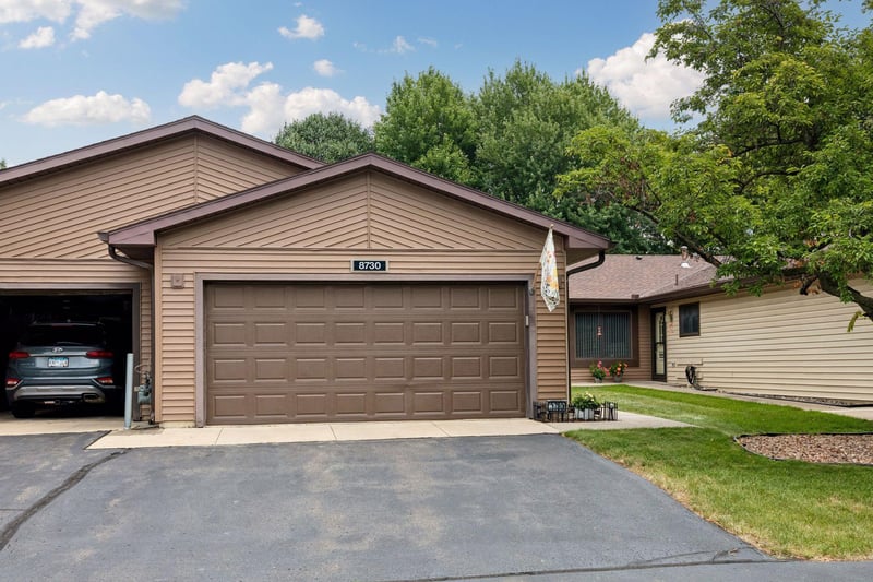 8730 134th St W, Apple Valley, MN 55124