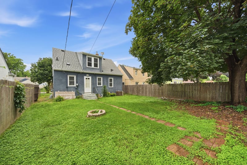 1828 Bush Ave E, Saint Paul, MN 55119