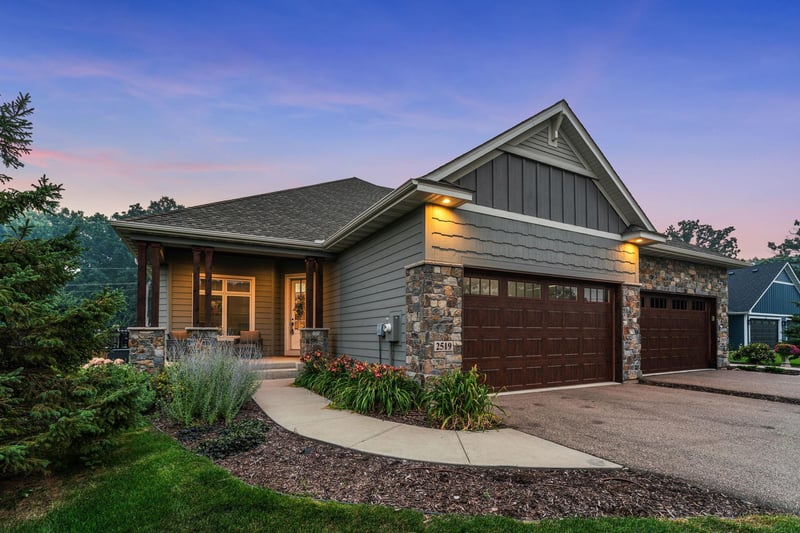 2519 Condon Ct, Mendota Heights, MN 55120