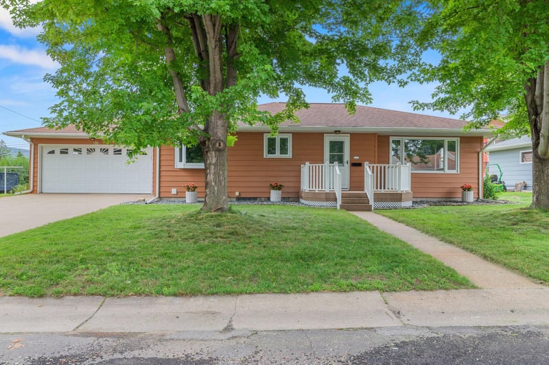 317 Emherst St, Winona, MN 55987