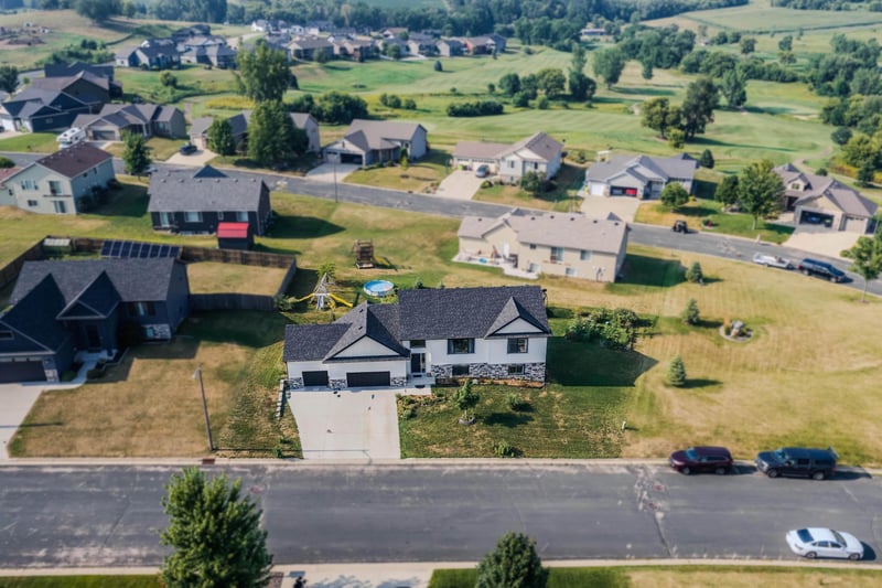 856 Golfview Ave, Zumbrota, MN 55992
